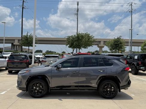 Used 2023 Toyota RAV4 SE w/ Convenience Package AWD/4WD image 8
