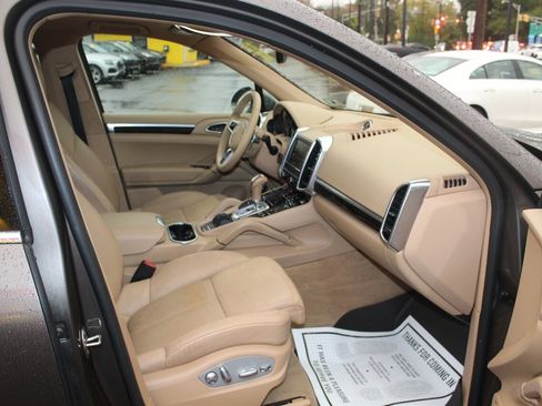 Used 2016 Porsche Cayenne image 15