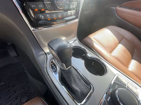 Used 2020 Jeep Grand Cherokee Overland AWD/4WD image 16