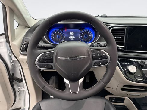 Used 2024 Chrysler Pacifica Touring-L w/ Road Tripper Package image 12