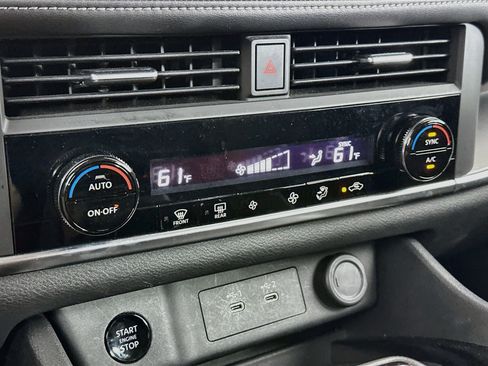 Used 2025 Nissan Rogue SV AWD/4WD image 23