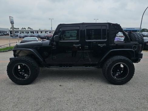 Used 2013 Jeep Wrangler Unlimited Rubicon w/ Connectivity Group AWD/4WD image 4