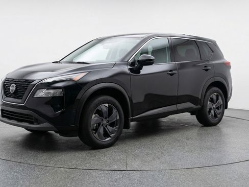 Used 2025 Nissan Rogue SV image 3