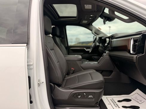 Used 2025 GMC Sierra 3500 Denali AWD/4WD image 28