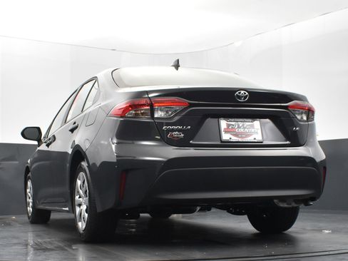 Used 2025 Toyota Corolla LE image 39