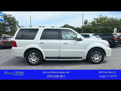 Used 2005 Lincoln Navigator Luxury AWD/4WD image 1
