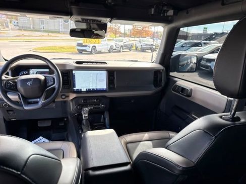 Used 2024 Ford Bronco Wildtrak image 31