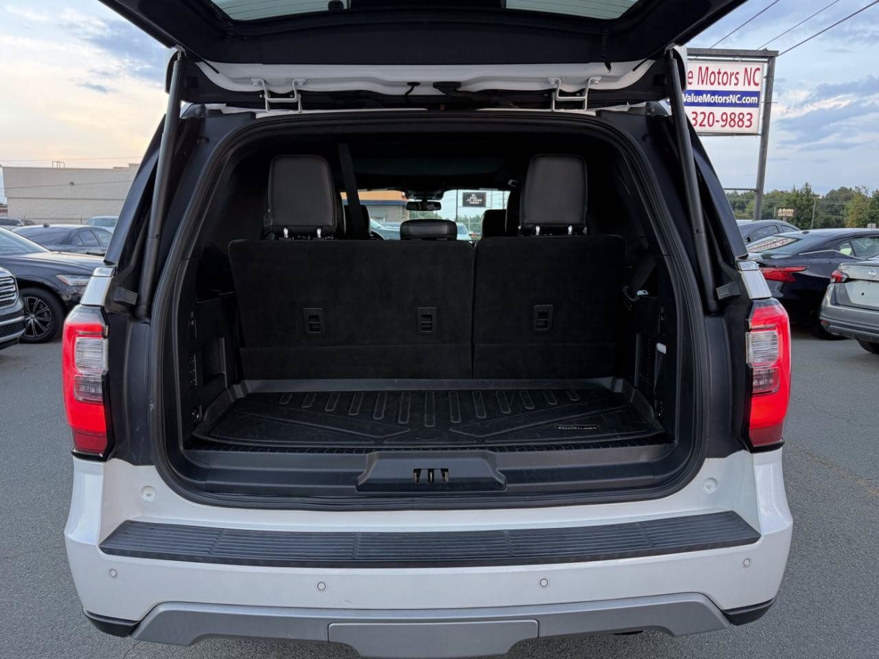 Used 2019 Ford Expedition Limited w/ Special Edition Package RWD image 11