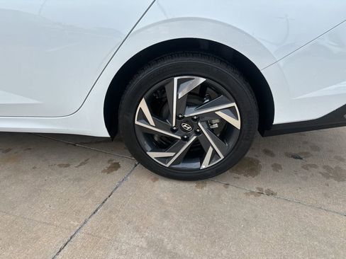 Used 2025 Hyundai Elantra Sport image 8