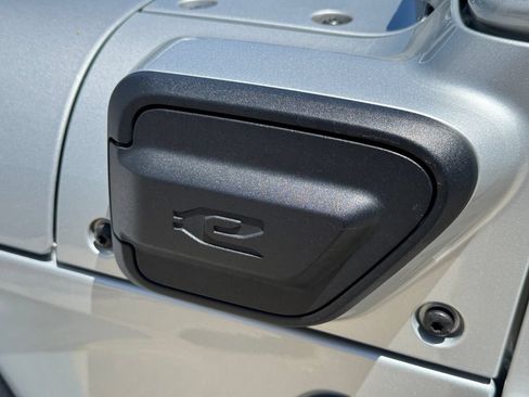 Used 2023 Jeep Wrangler Unlimited Rubicon 4xe AWD/4WD image 9