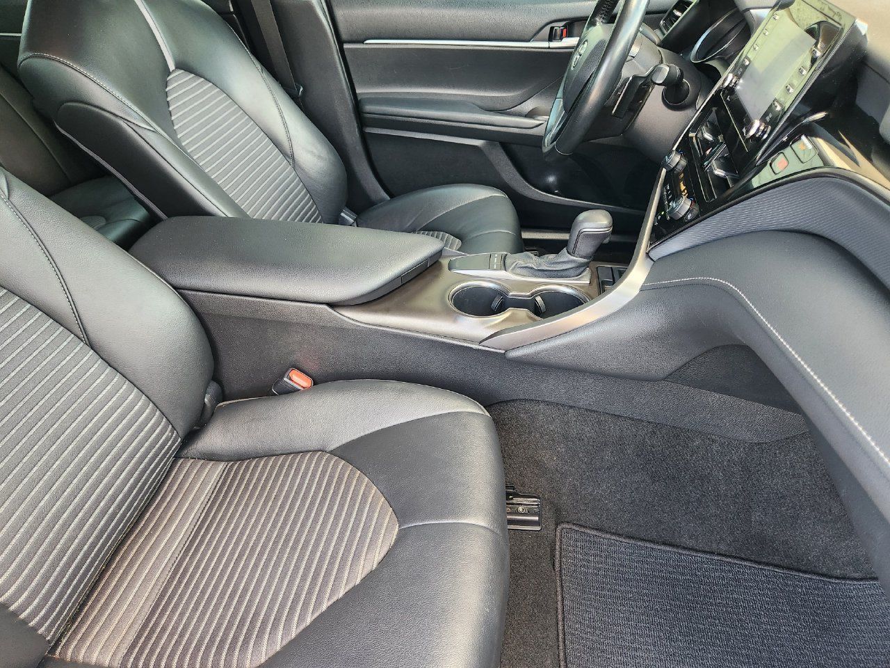 Used 2023 Toyota Camry SE w/ Convenience Package FWD image 13