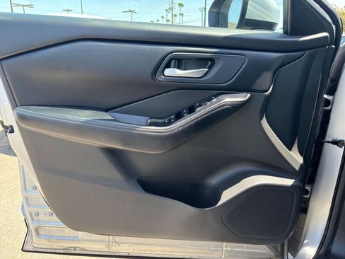 Used 2025 Nissan Rogue SV FWD image 18