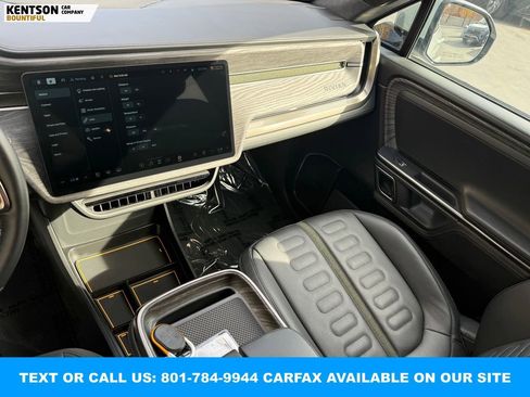 Used 2022 Rivian R1S Launch Edition image 23