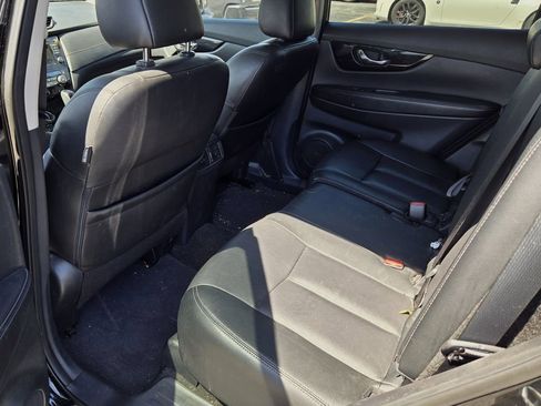 Used 2019 Nissan Rogue SL w/ Premium Package FWD image 9
