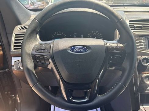 Used 2019 Ford Explorer XLT AWD/4WD image 18