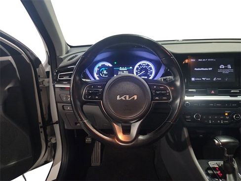Used 2022 Kia Niro LXS image 11