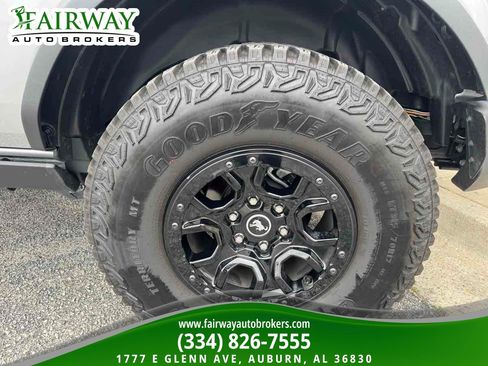 Used 2023 Ford Bronco Wildtrak image 31