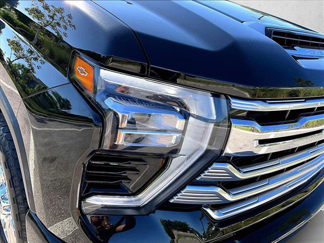 Used 2025 Chevrolet Silverado 2500 High Country w/ High Country Premium Package AWD/4WD image 28