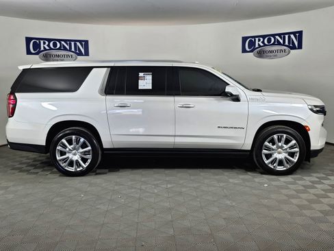 Used 2022 Chevrolet Suburban High Country w/ LPO, Illumination Package AWD/4WD image 28