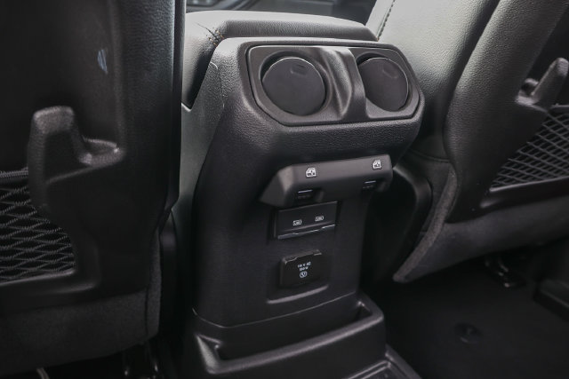 Used 2026 Jeep Wrangler Unlimited Sahara AWD/4WD image 34