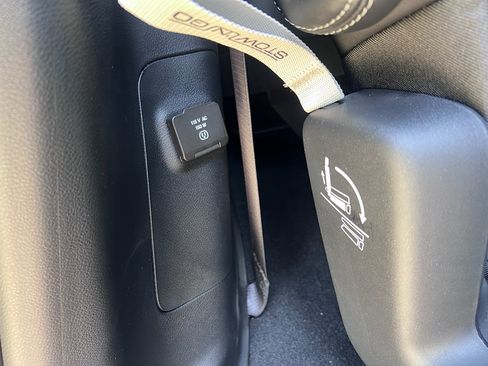 New 2027 Chrysler Pacifica Select w/ Family Tech Group FWD image 14