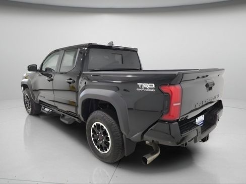 Used 2024 Toyota Tacoma TRD Off-Road w/ TRD Off Road Premium Package AWD/4WD image 5