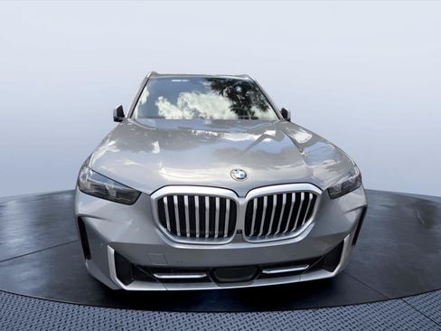 Used 2024 BMW X5 xDrive40i w/ Parking Assistance Package AWD/4WD image 2