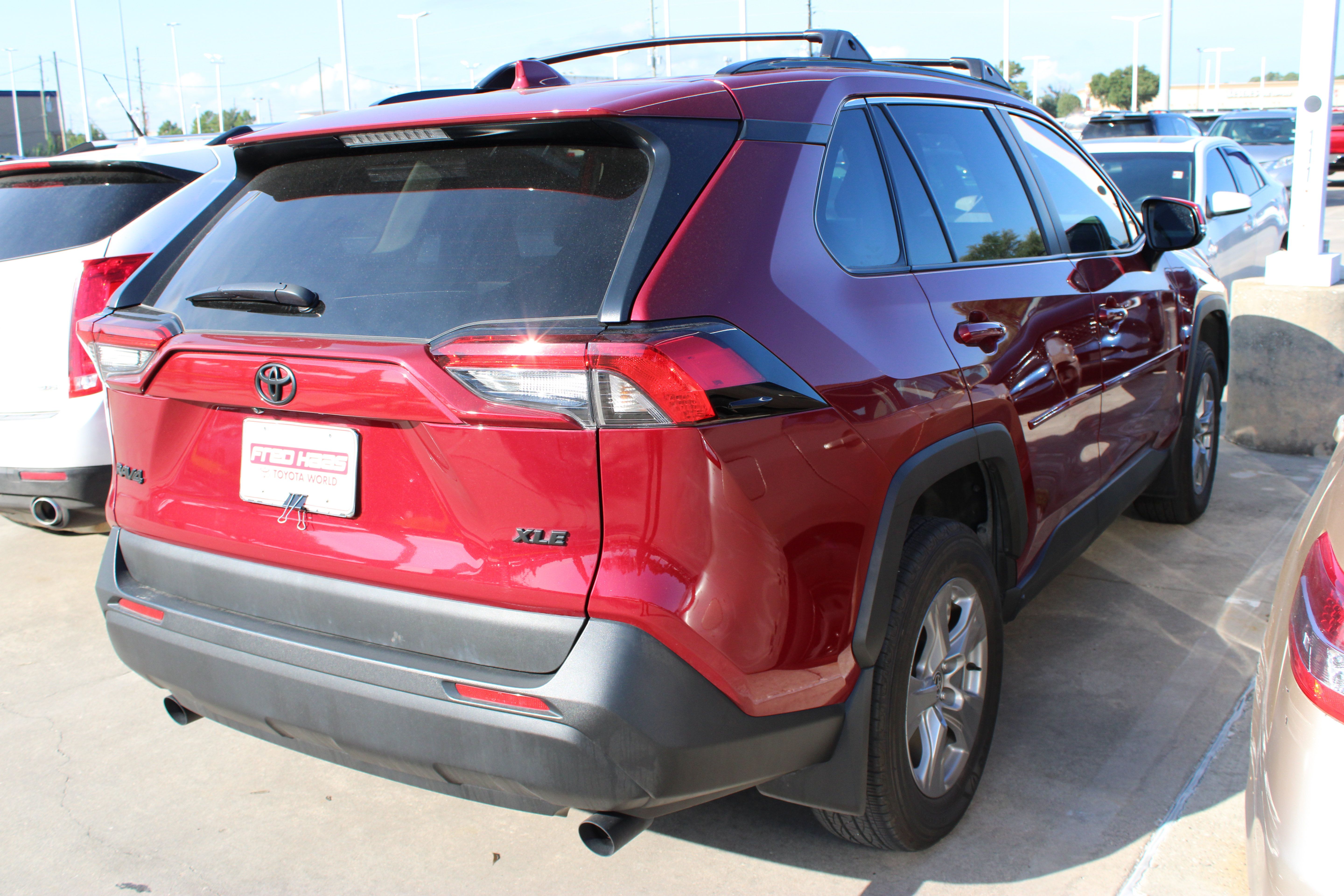 Used 2024 Toyota RAV4 XLE FWD image 9