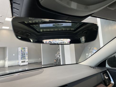 Used 2025 Volvo V60 B5 Cross Country Plus image 48