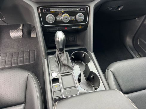 Used 2023 Volkswagen Atlas SE image 32