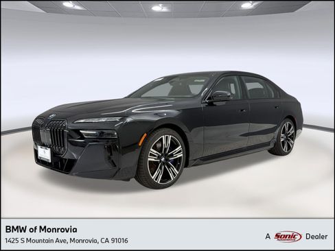 Used 2025 BMW i7 xDrive60 w/ Executive Package AWD/4WD image 1