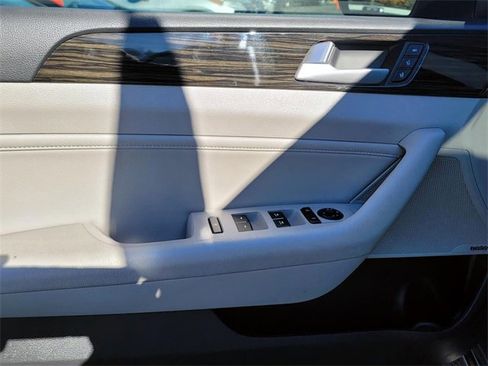 Used 2017 Hyundai Sonata Limited w/ Ultimate Package 04 image 11