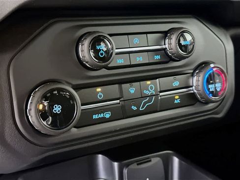 New 2025 Ford Bronco Base image 17