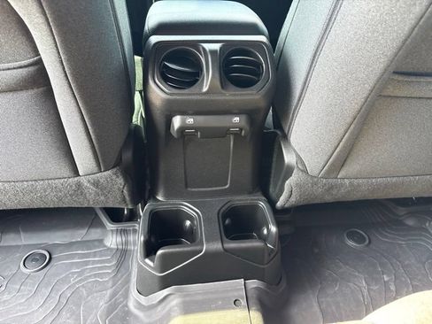 Used 2024 Jeep Wrangler Unlimited Sport AWD/4WD image 17
