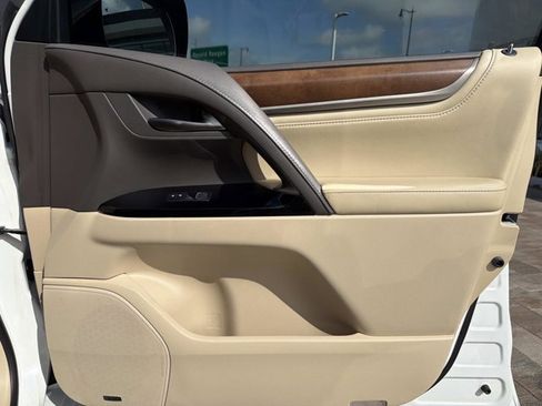 Used 2018 Lexus LX 570 4WD w/ Luxury Package image 18