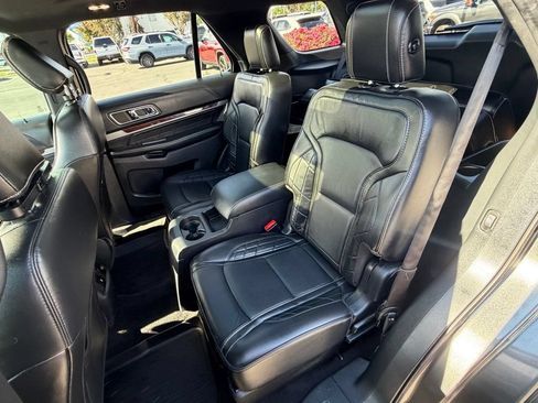 Used 2018 Ford Explorer Platinum AWD/4WD image 40
