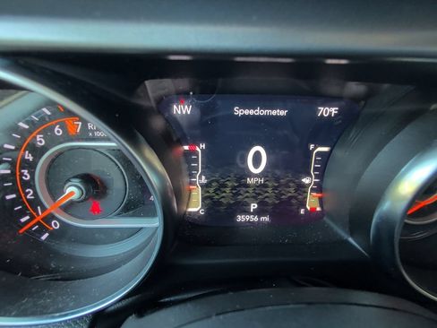 Used 2023 Jeep Gladiator Sport AWD/4WD image 19