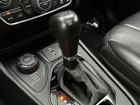 Used 2023 Jeep Cherokee Altitude Lux w/ Lux Elite Package image 16