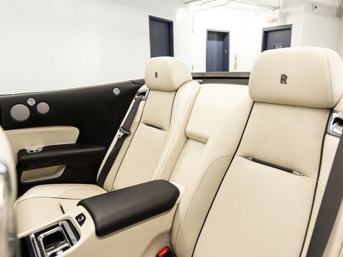 Used 2017 Rolls-Royce Dawn RWD image 43