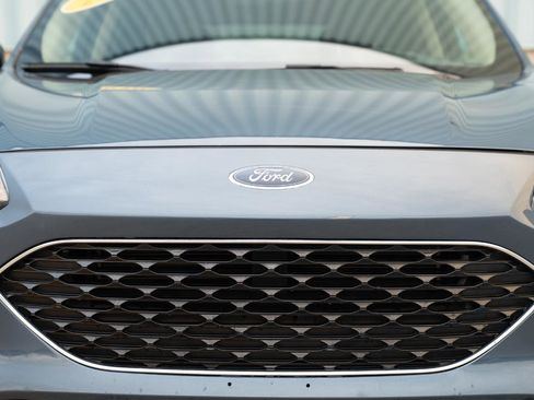 Used 2020 Ford Escape SE image 4