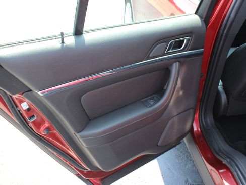 Used 2013 Lincoln MKS FWD image 18