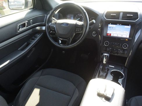 Used 2018 Ford Explorer XLT w/ Equipment Group 201A image 24