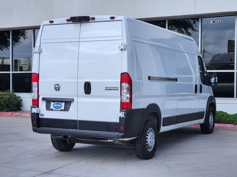 Used 2025 RAM ProMaster 2500 w/ Convenience Group image 7