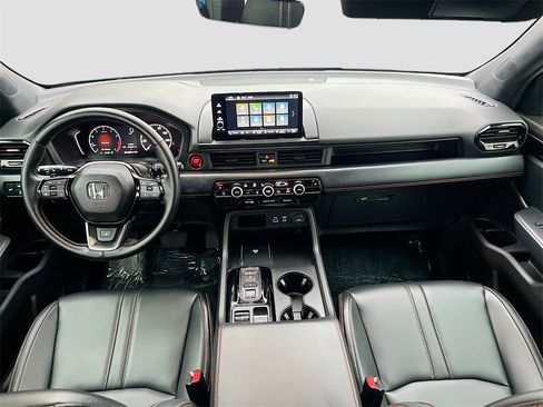 Used 2025 Honda Pilot TrailSport image 22