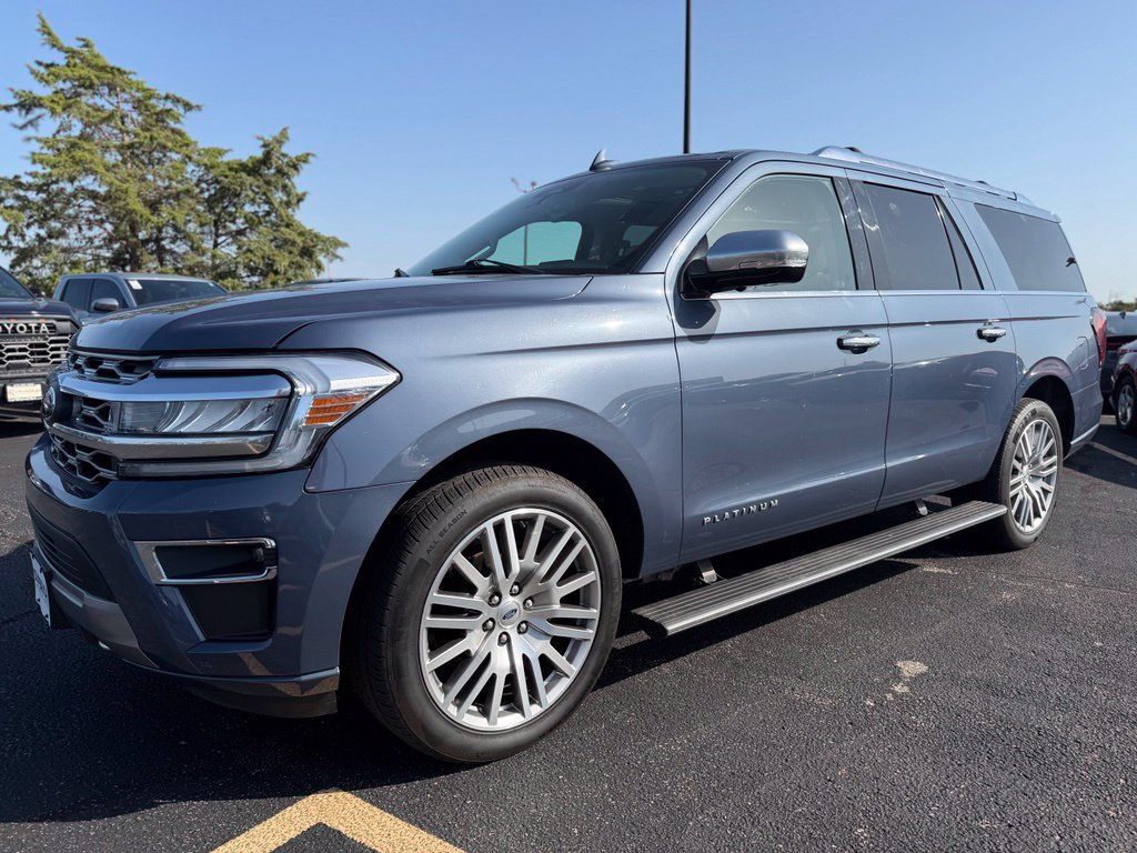 Used 2023 Ford Expedition Max Platinum AWD/4WD image 3