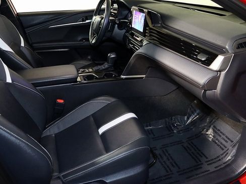 Used 2025 Toyota Camry SE image 30