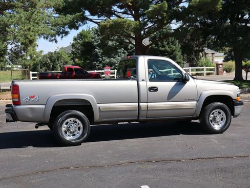 Used 1999 Chevrolet Silverado 2500 LS w/ Firm Ride Suspension Pkg AWD/4WD image 4