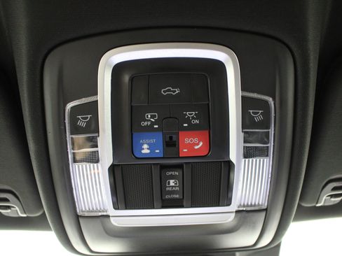Used 2023 RAM 1500 Laramie AWD/4WD image 20