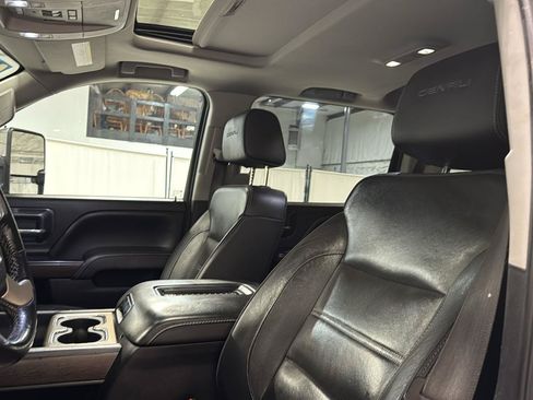 Used 2018 GMC Sierra 2500 Denali w/ Suspension Package, Off-Road AWD/4WD image 22