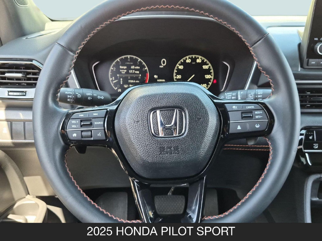Used 2025 Honda Pilot Sport image 12
